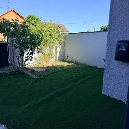 Apartmán Beautiful Little With Garden 4 People Max